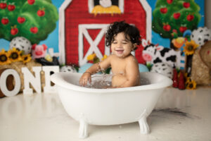 baby splashing water in bathtub